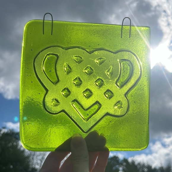 Handmade Other - Celtic Irish Love Knot Vintage Green Recycled Bottle Glass Handmade Sun Catcher